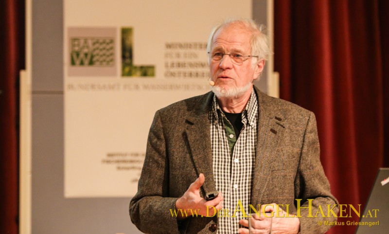 Ökonomierat Thomas Kainz erörtert die Probleme in der Karpfenteichwirtschaft.